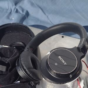 Sony Black Wireless Headphones MDR-ZX750BN NWOT